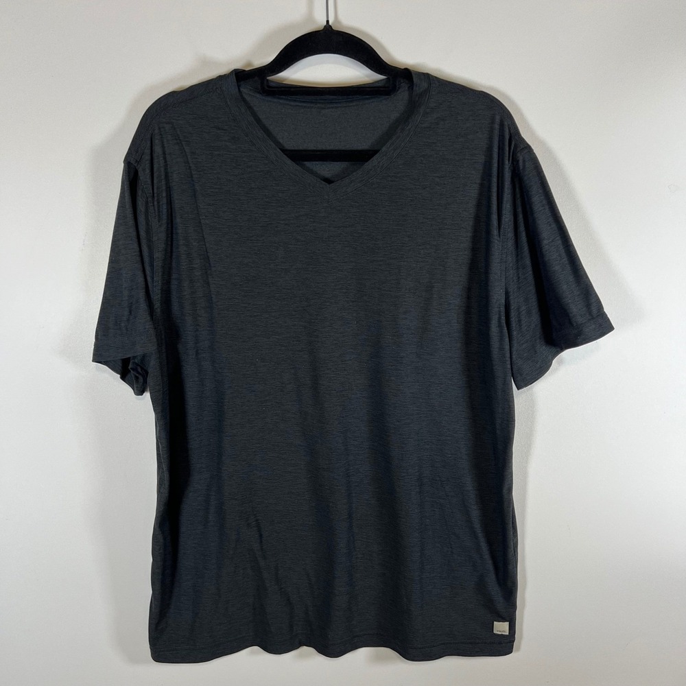 Vuori Tradewind Performance V-Neck T-Shirt Charcoal Heather Grey XL V1032